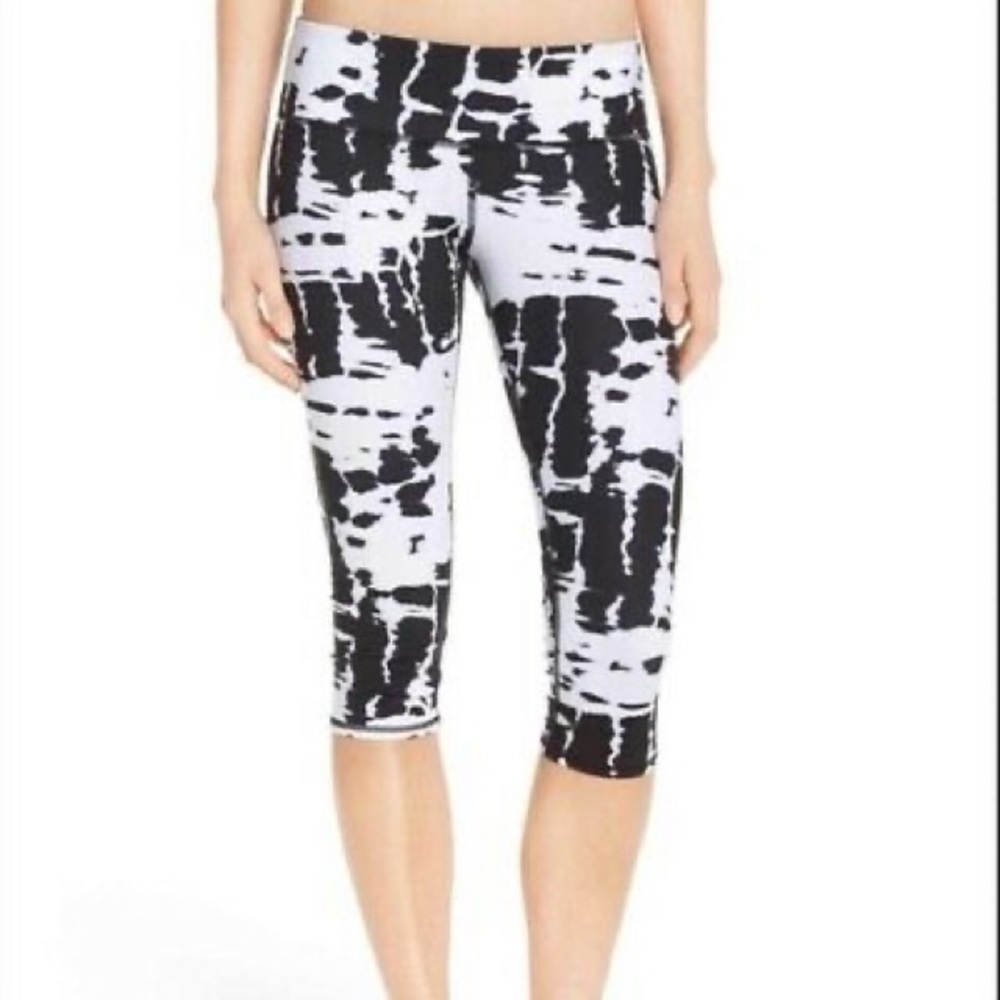 ALO Yoga Capri Airbrush Leggings